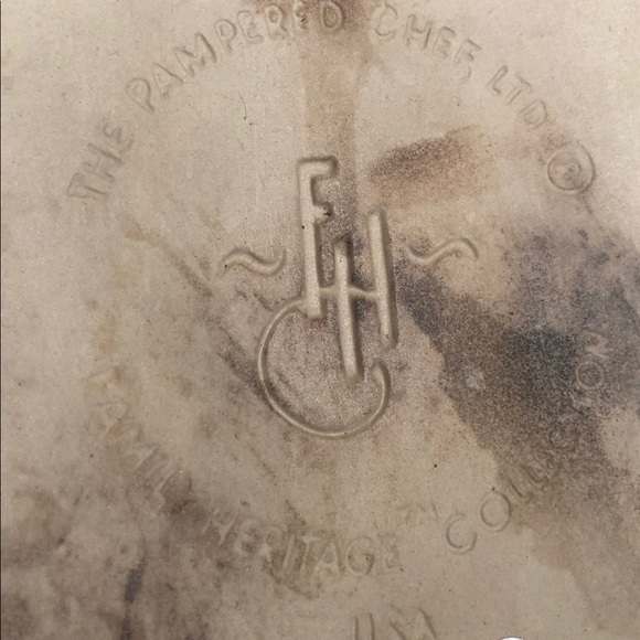 *SOLD* New Pampered Chef Stoneware Roaster - Picture 3 of 5